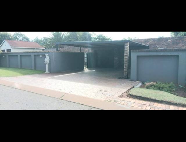 4 BEDROOM HOUSE FOR SALE IN MOREHILL